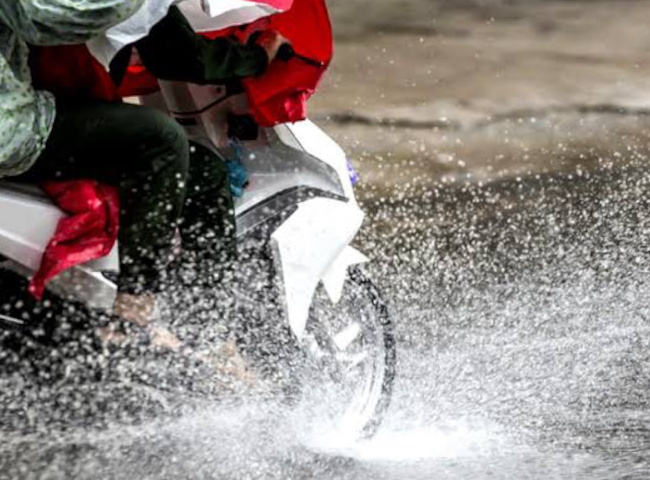 How to safely ride your motorcycle on wet and uneven road surfaces