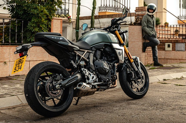 Suzuki GSX-8T