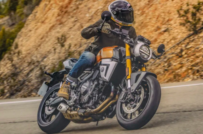 Suzuki unveils GSX-8T and GSX-8TT retro naked bikes