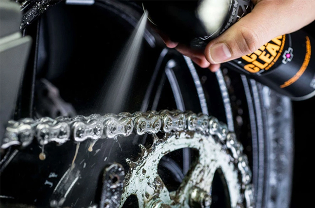 What not to do when riding your motorcycle in the rain