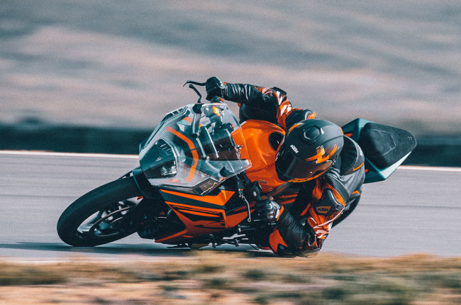 RC390 Cornering