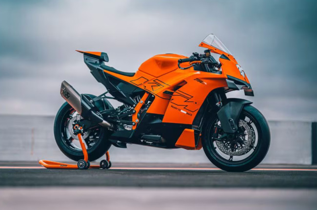 KTM unveils 990 RC R middleweight superbike