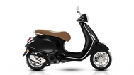 Black Vespa Primavera 150 IGET