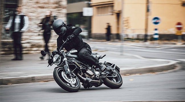 2021 Husqvarna Svartpilen 200 Philippines Exterior Cornering 