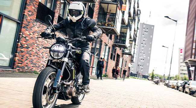 Husqvarna Svartpilen 401